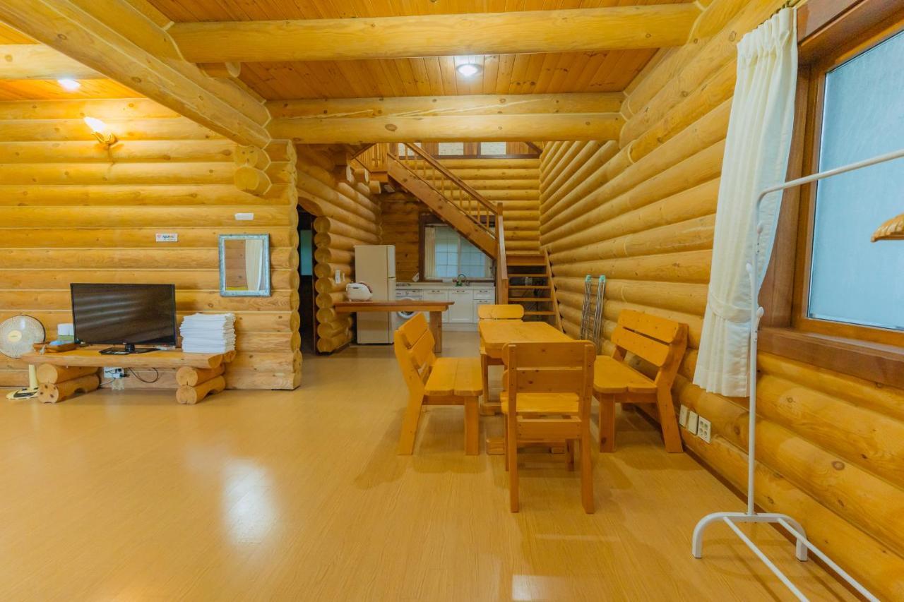 Jungmun Log Pension & Resort Seogwipo Exterior photo
