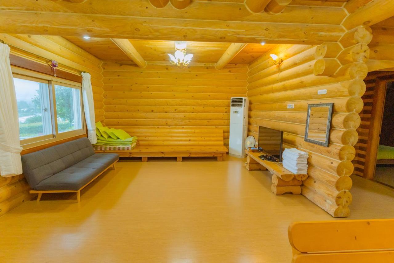 Jungmun Log Pension & Resort Seogwipo Exterior photo
