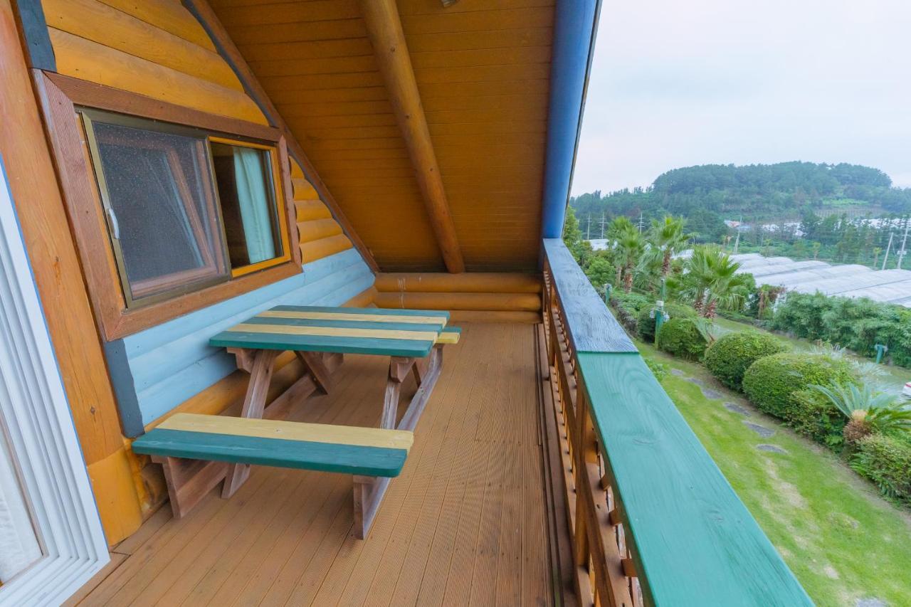 Jungmun Log Pension & Resort Seogwipo Exterior photo
