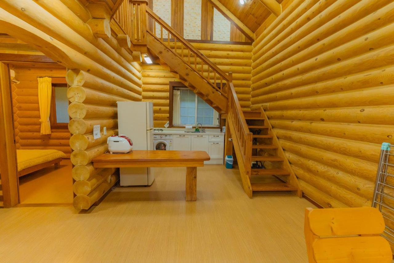 Jungmun Log Pension & Resort Seogwipo Exterior photo