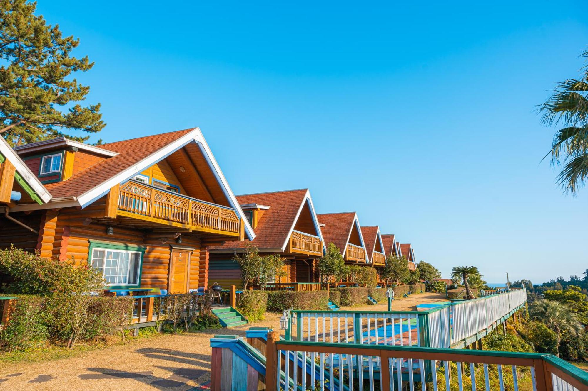Jungmun Log Pension & Resort Seogwipo Exterior photo