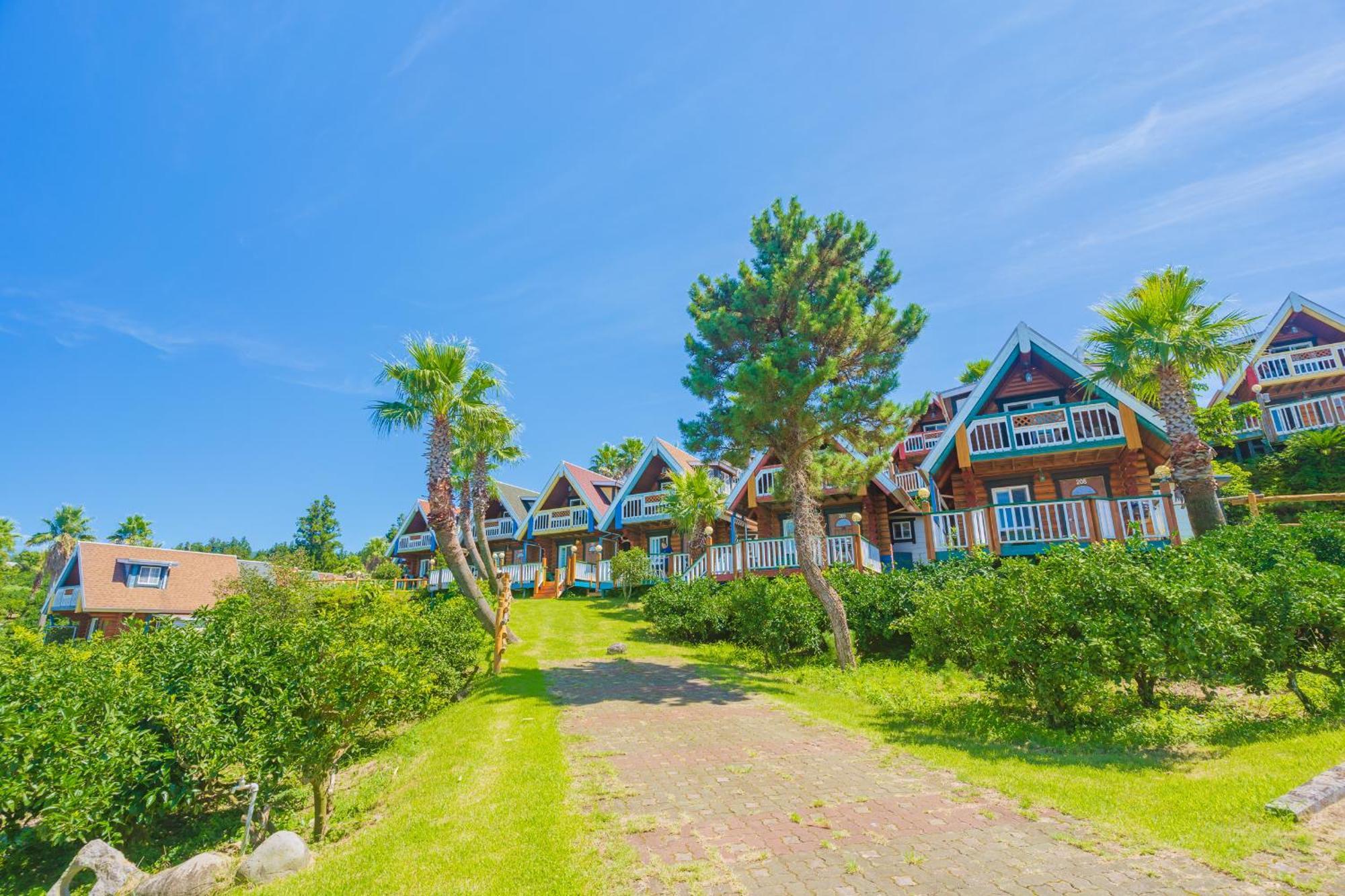 Jungmun Log Pension & Resort Seogwipo Exterior photo