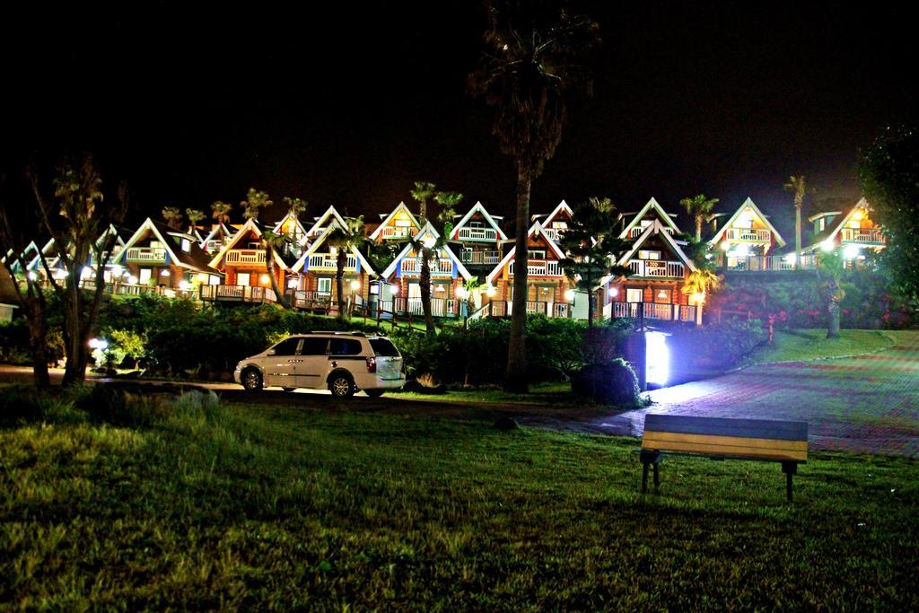 Jungmun Log Pension & Resort Seogwipo Exterior photo