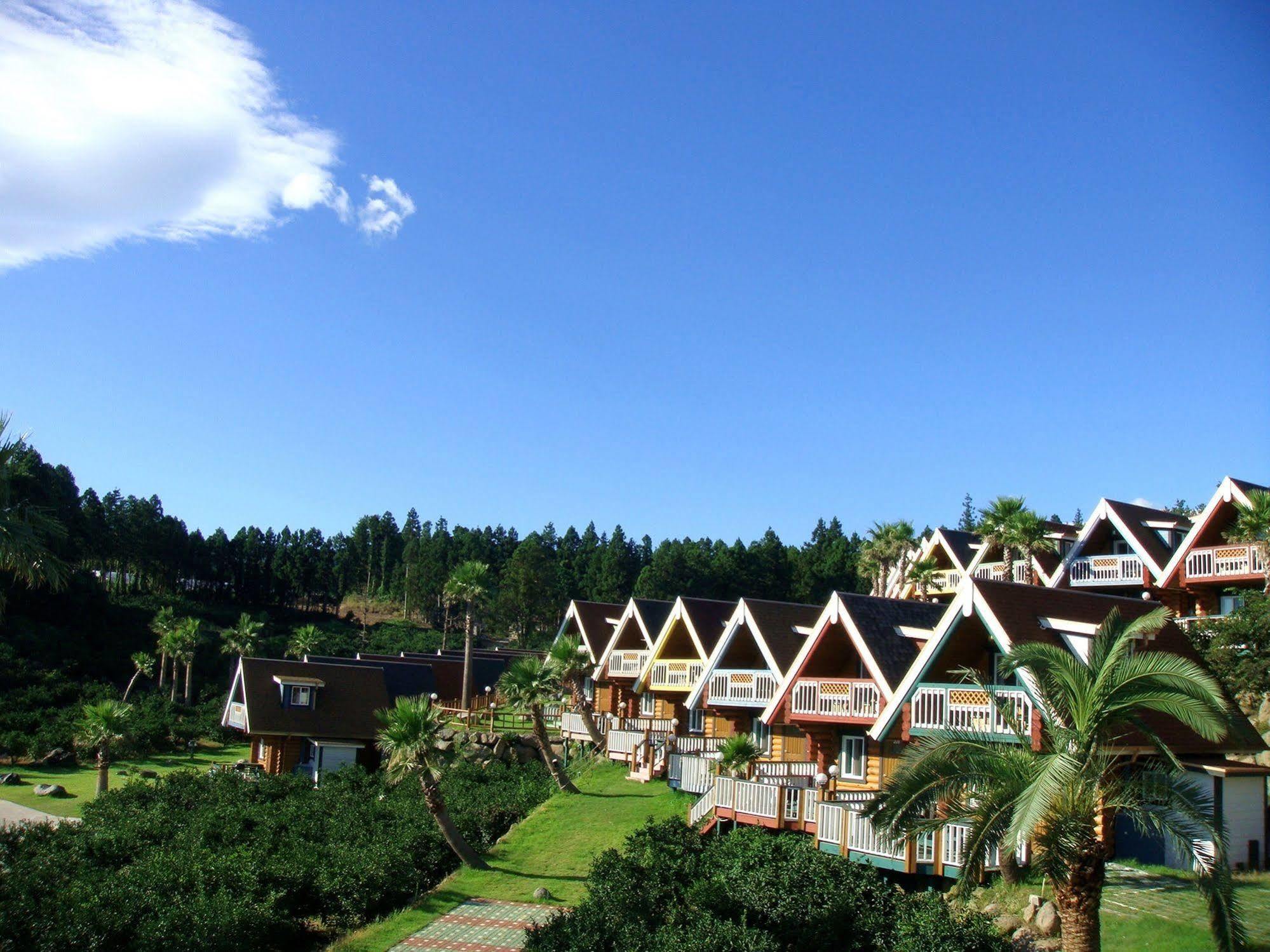 Jungmun Log Pension & Resort Seogwipo Exterior photo