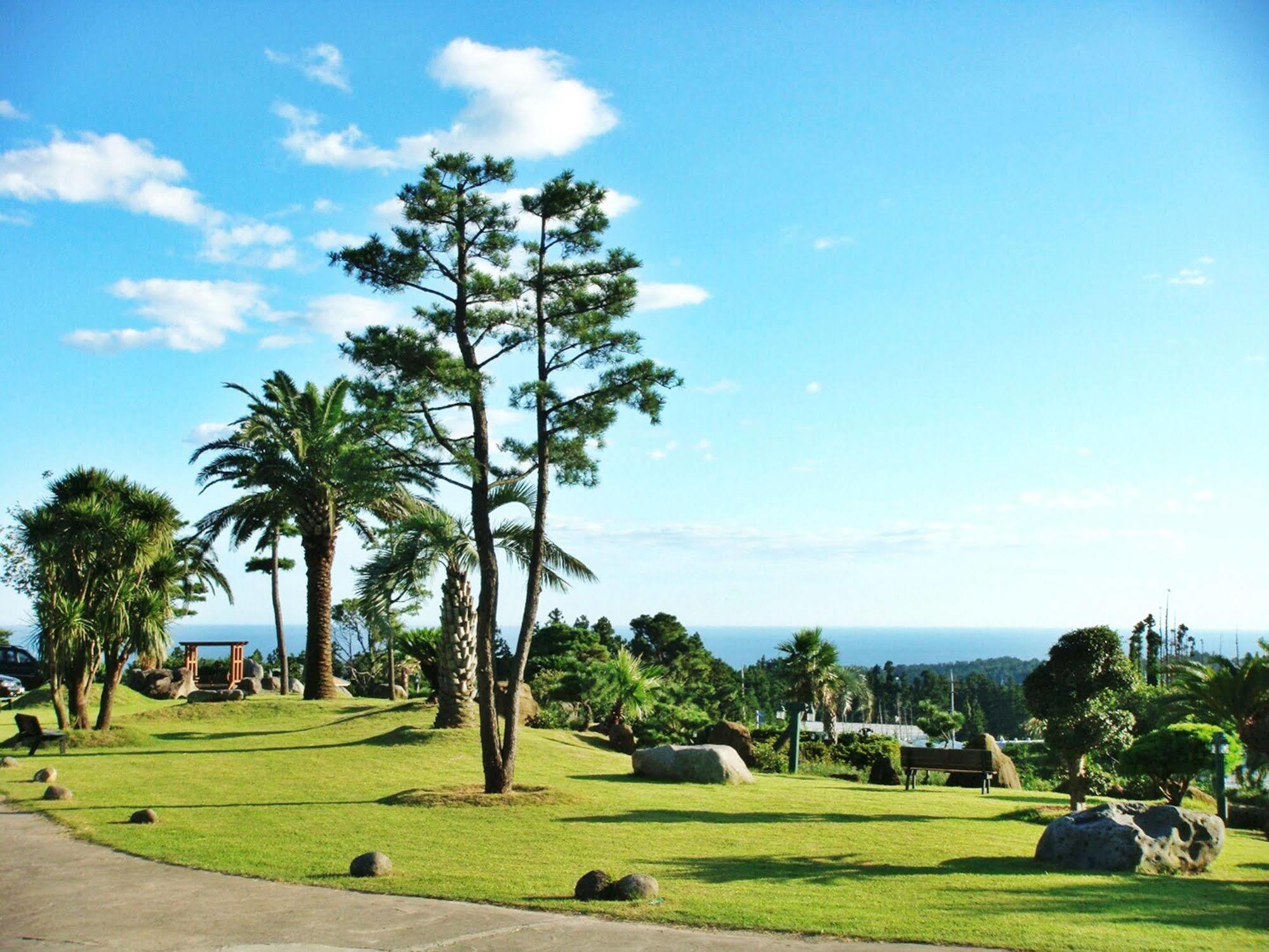Jungmun Log Pension & Resort Seogwipo Exterior photo